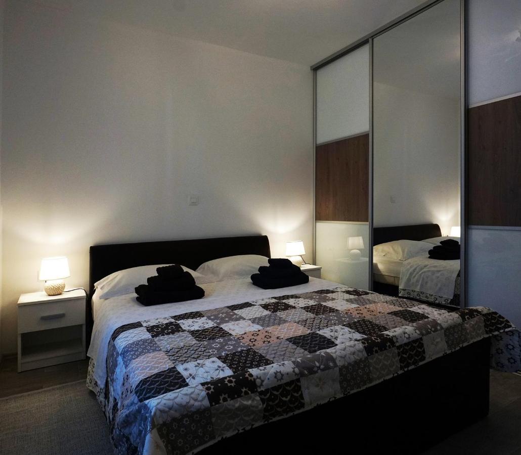 Deluxe Apartment Joia With Balcony On The Beach Bacvice, Free Parking, Old Town, Near Ferry Port Спліт Екстер'єр фото